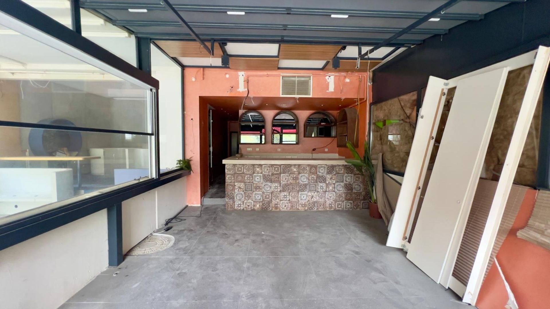 Bagdat_Caddesinin_Kalbinde_Bacali_ve_Depolu_Kiralik_Bos_Dukkan (7)