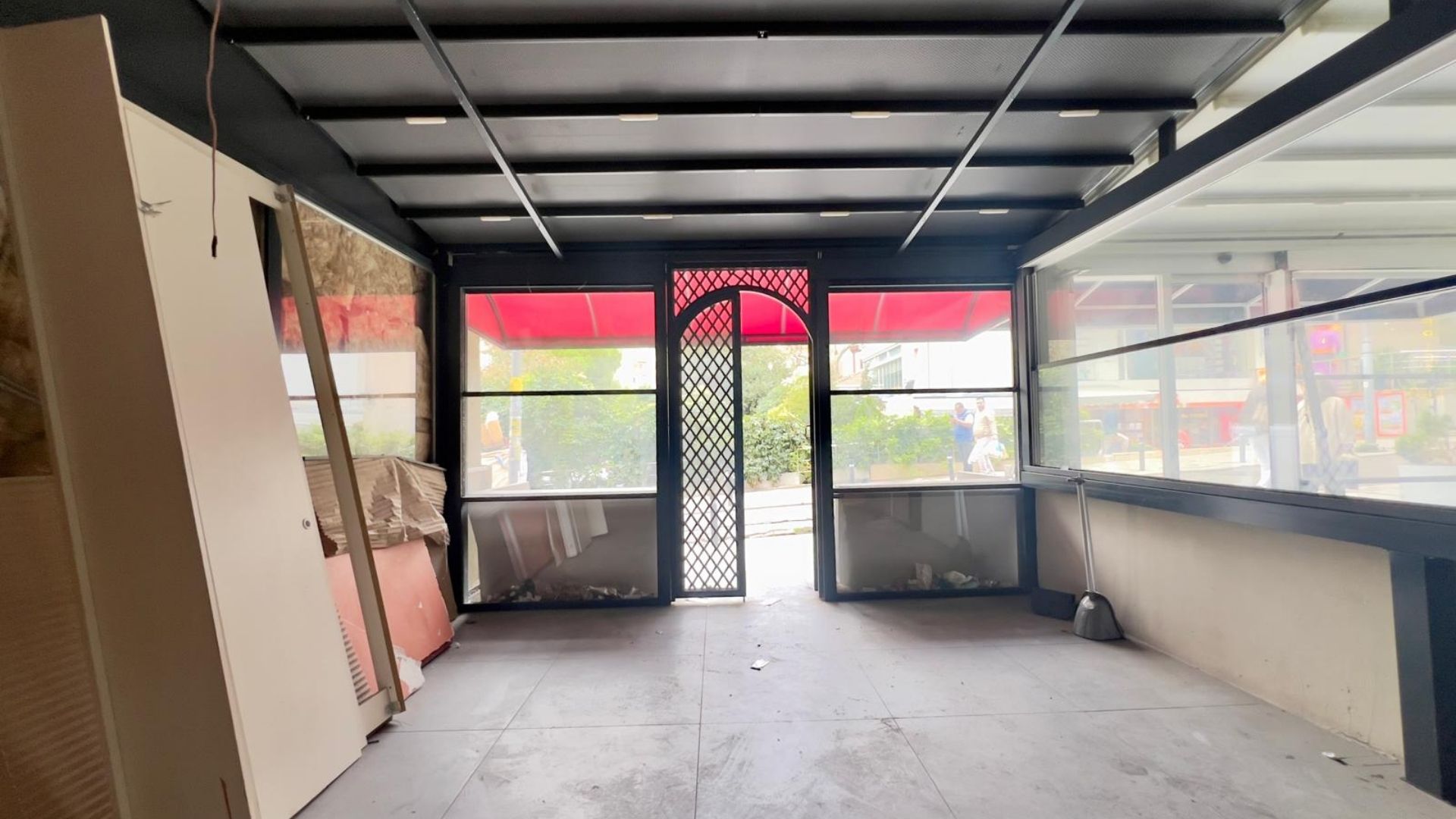 Bagdat_Caddesinin_Kalbinde_Bacali_ve_Depolu_Kiralik_Bos_Dukkan (8)