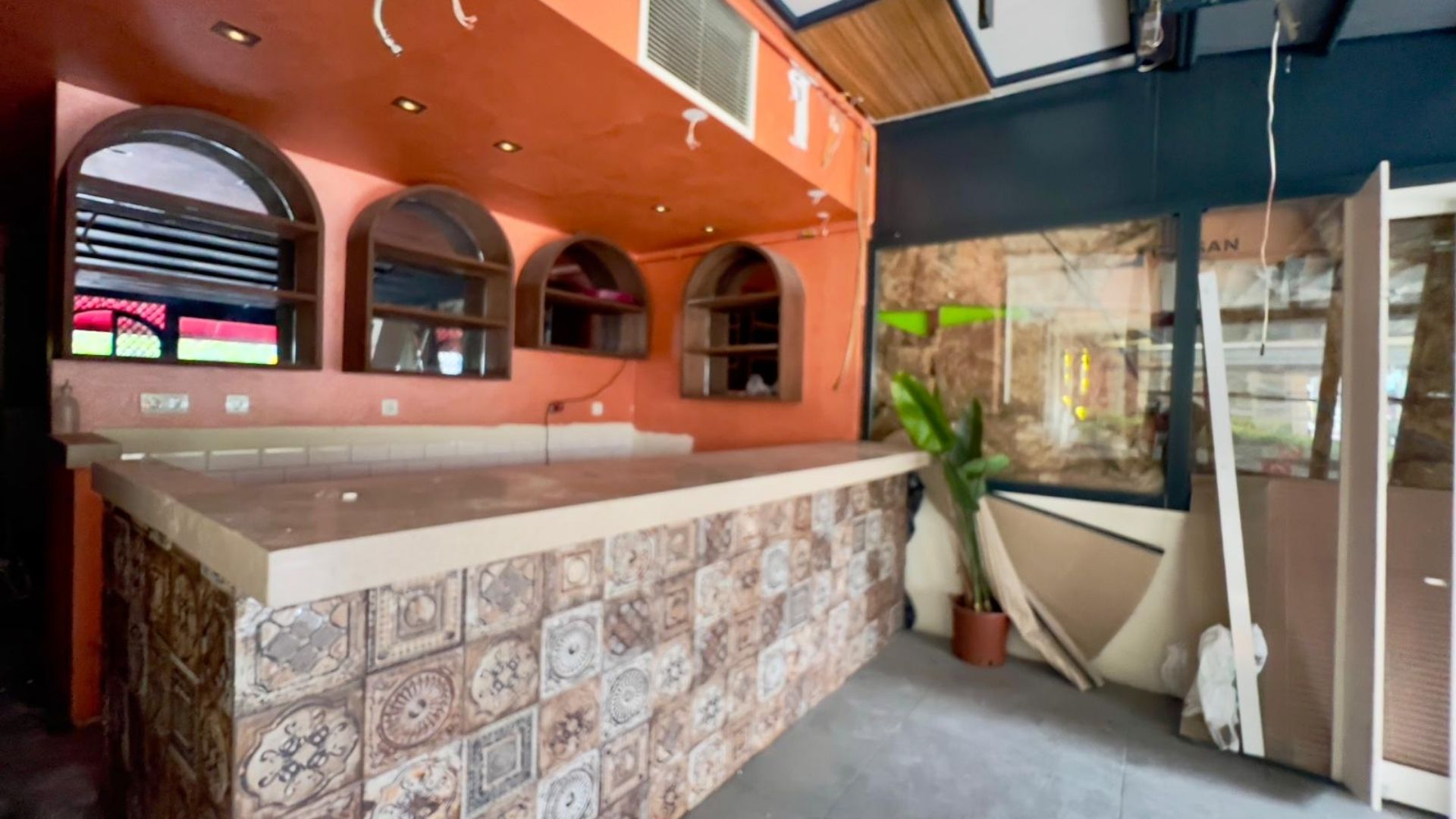 Bagdat_Caddesinin_Kalbinde_Bacali_ve_Depolu_Kiralik_Bos_Dukkan (9)