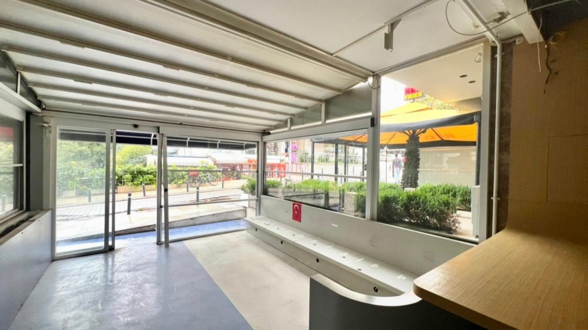 Caddenin_Kalbi_SaskinBakkalda_Bacali_ve_Depolu_Kiralik_Dukkan (11)