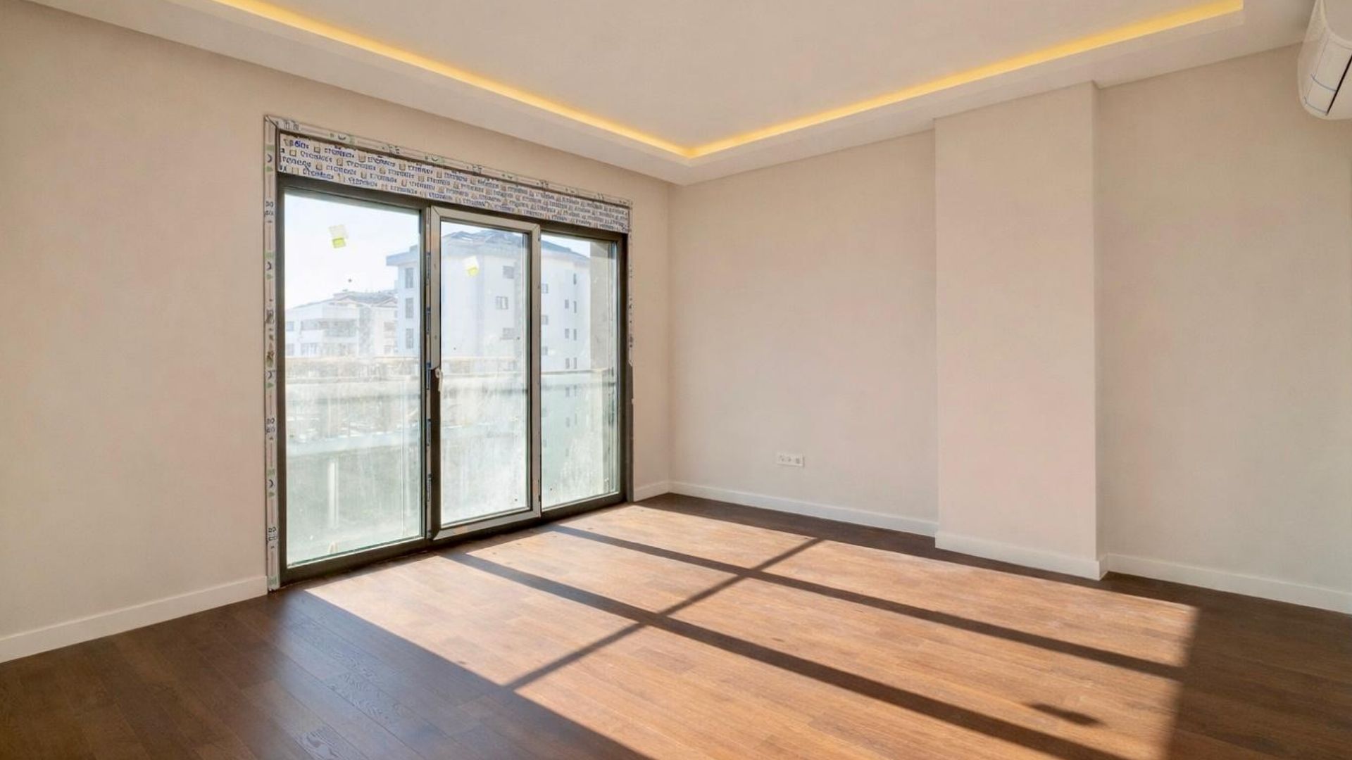 Caddenin_Kalbi_Saskinbakkal_Sahilde_Balkonlu_Ultra_Lux_Sifir_2+1 (11)