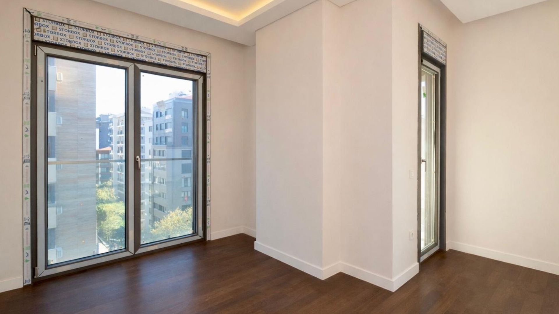 Caddenin_Kalbi_Saskinbakkal_Sahilde_Balkonlu_Ultra_Lux_Sifir_2+1 (13)