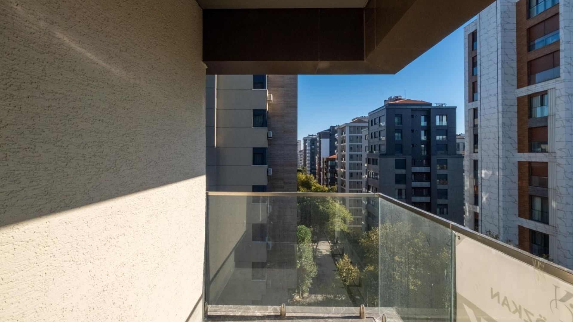 Caddenin_Kalbi_Saskinbakkal_Sahilde_Balkonlu_Ultra_Lux_Sifir_2+1 (17)