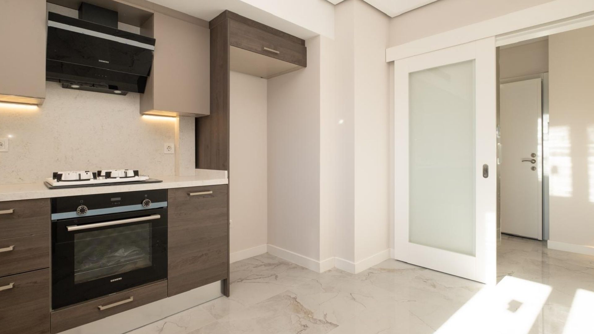 Caddenin_Kalbi_Saskinbakkal_Sahilde_Balkonlu_Ultra_Lux_Sifir_2+1 (21)