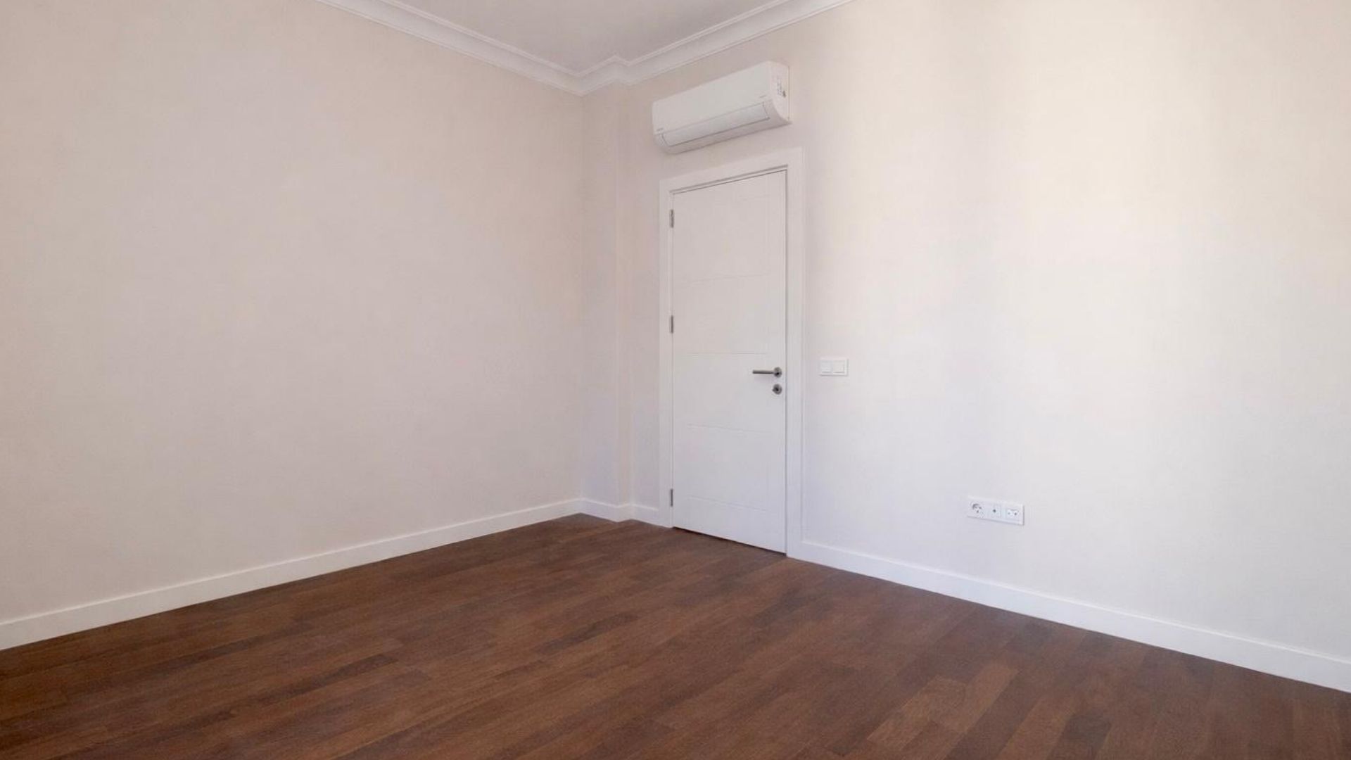 Caddenin_Kalbi_Saskinbakkal_Sahilde_Balkonlu_Ultra_Lux_Sifir_2+1 (32)