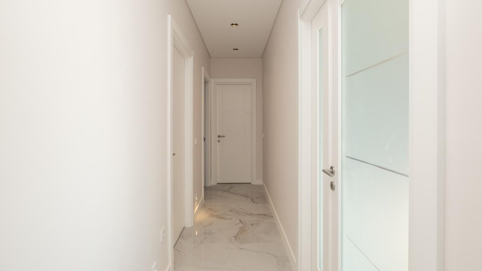 Caddenin_Kalbi_Saskinbakkal_Sahilde_Balkonlu_Ultra_Lux_Sifir_2+1 (36)