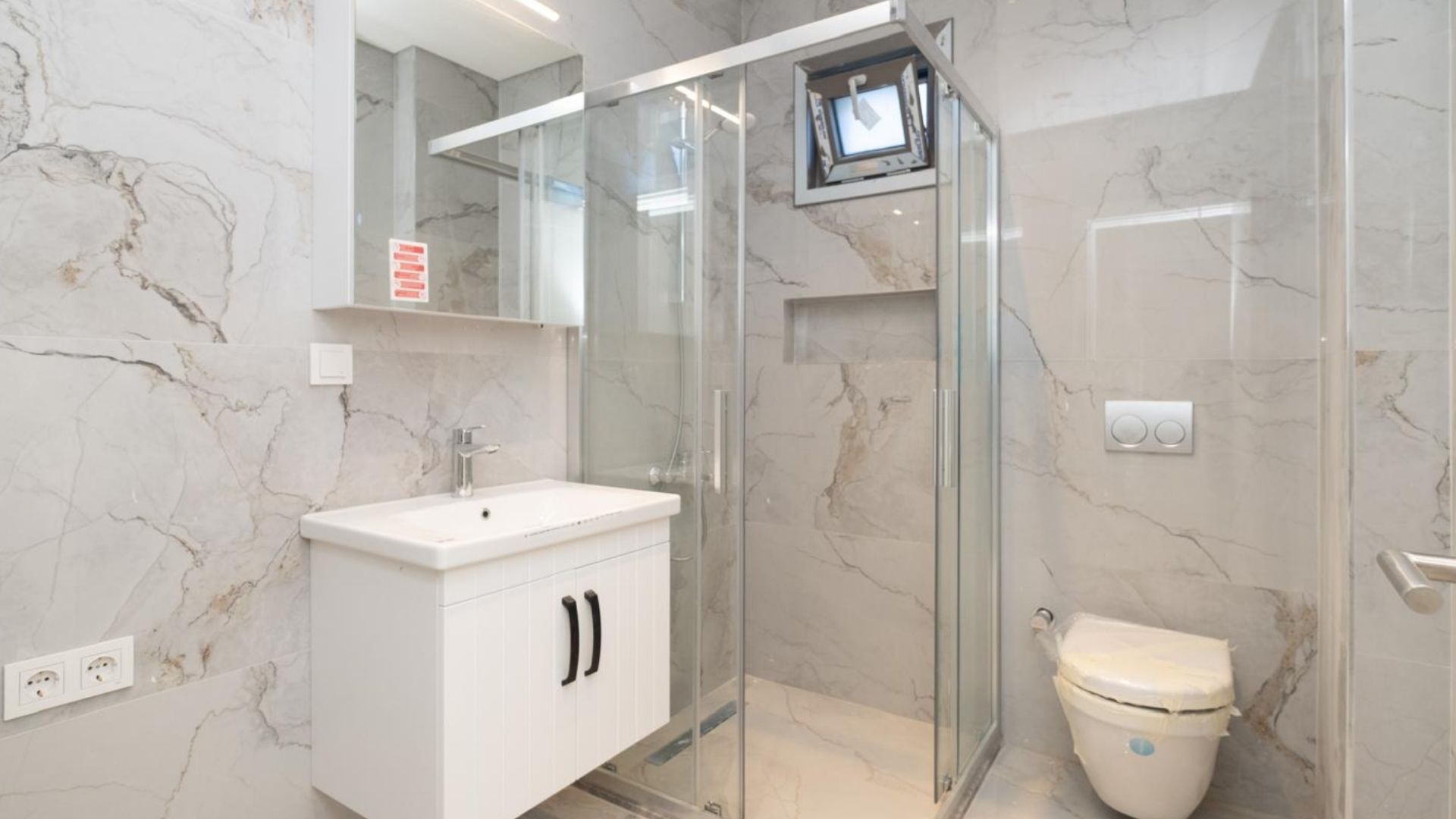 Caddenin_Kalbi_Saskinbakkal_Sahilde_Balkonlu_Ultra_Lux_Sifir_2+1 (39)