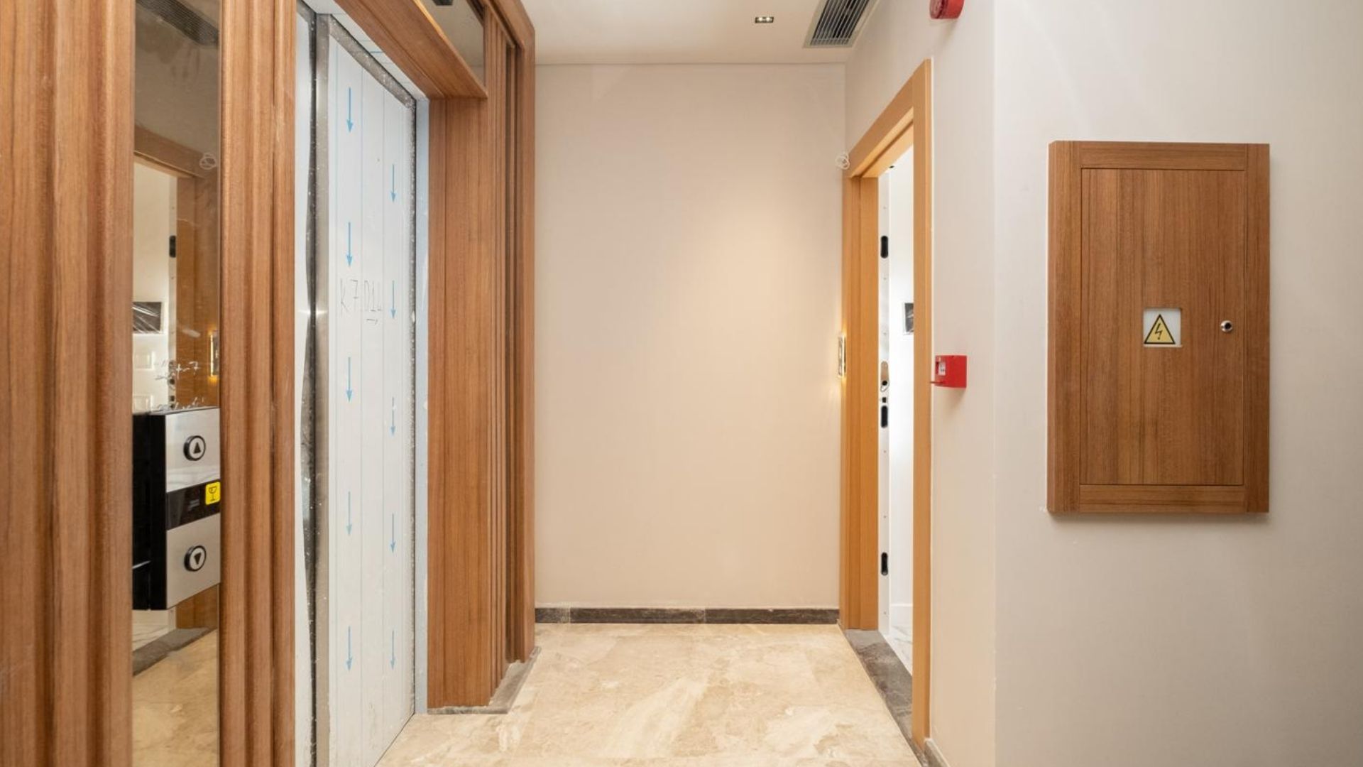 Caddenin_Kalbi_Saskinbakkal_Sahilde_Balkonlu_Ultra_Lux_Sifir_2+1 (40)