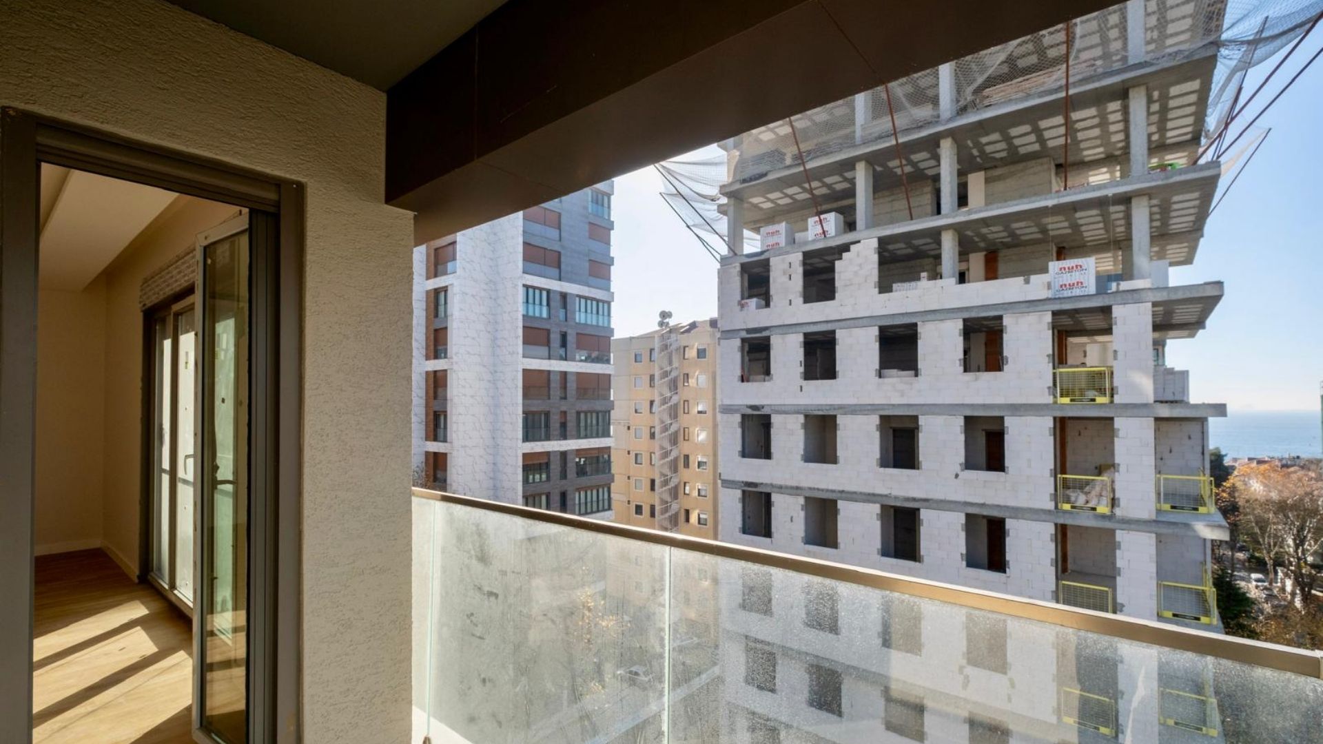 Saskinbakkal_Sahilde_77m2_Net_Balkonlu_Sifir_2+1_Kose_Daire (12)