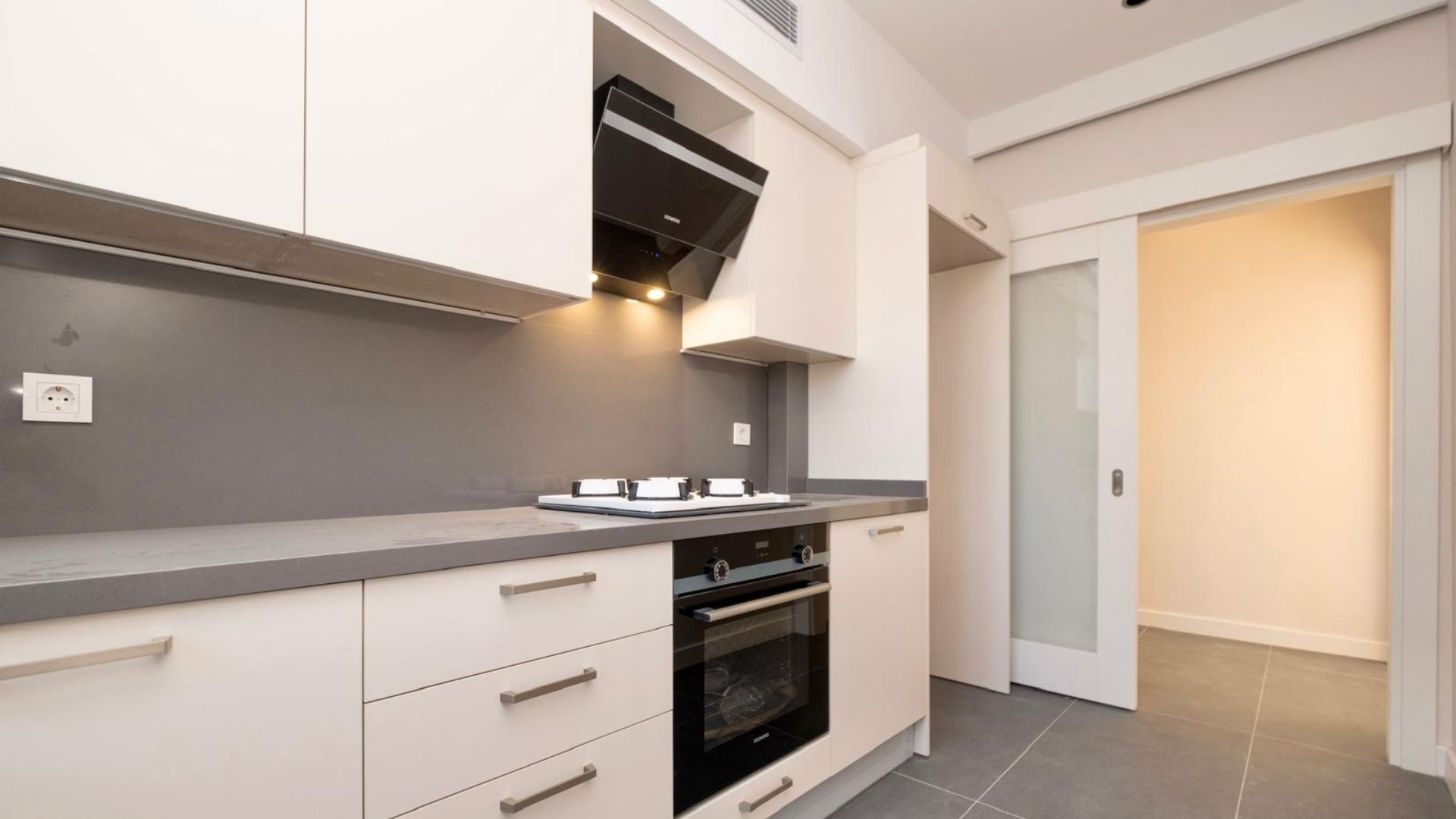 Saskinbakkal_Sahilde_77m2_Net_Balkonlu_Sifir_2+1_Kose_Daire (16)