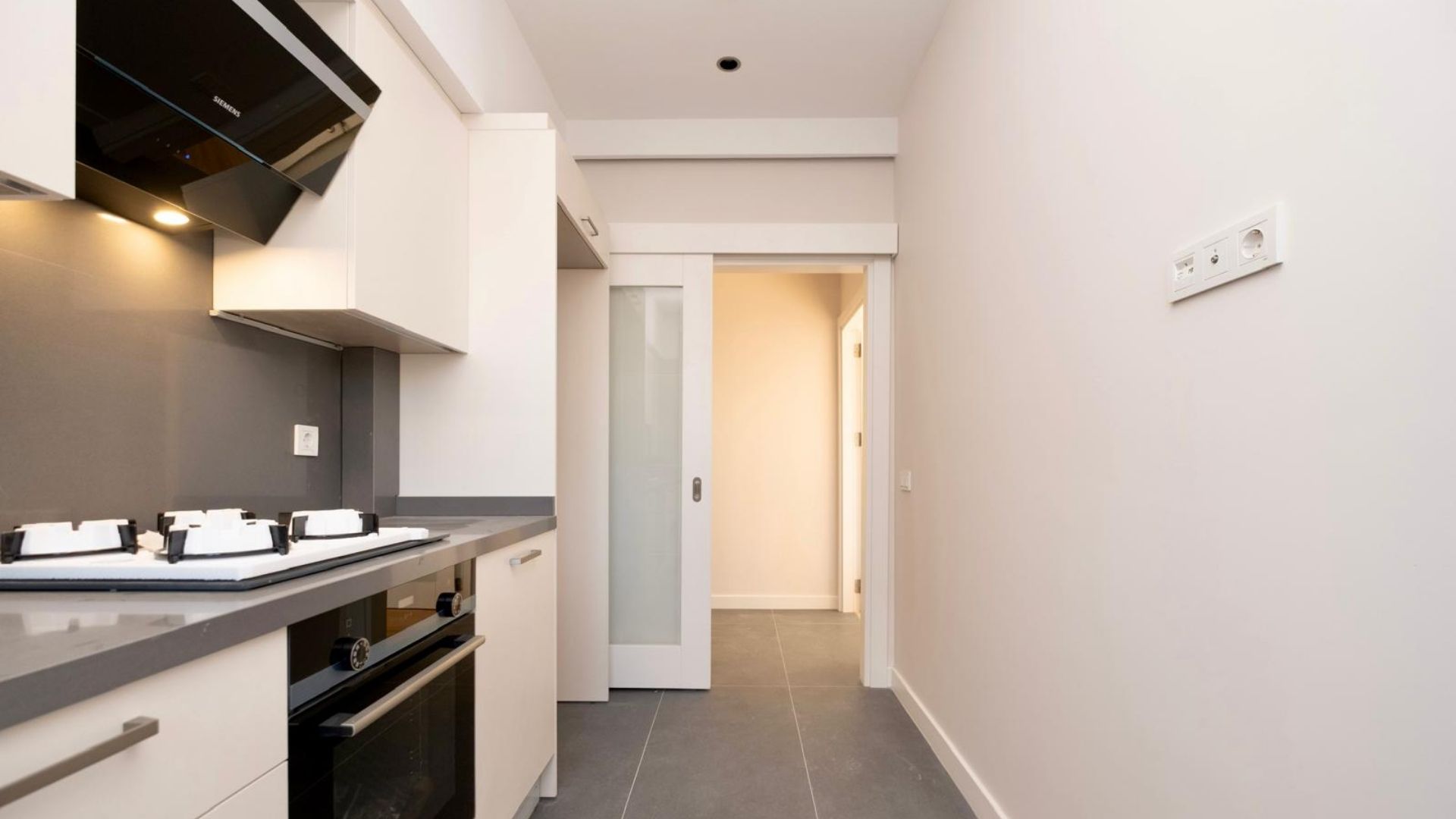 Saskinbakkal_Sahilde_77m2_Net_Balkonlu_Sifir_2+1_Kose_Daire (17)