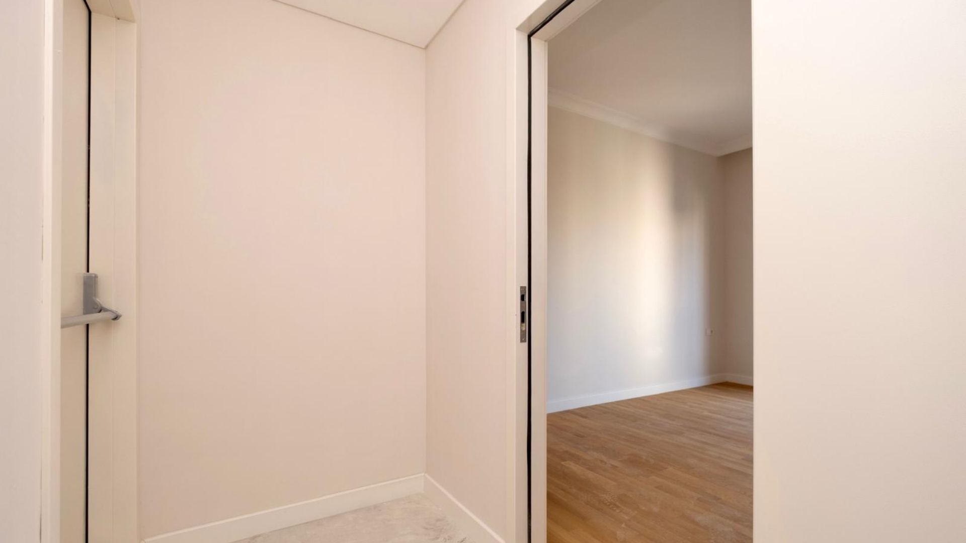 Saskinbakkal_Sahilde_77m2_Net_Balkonlu_Sifir_2+1_Kose_Daire (28)