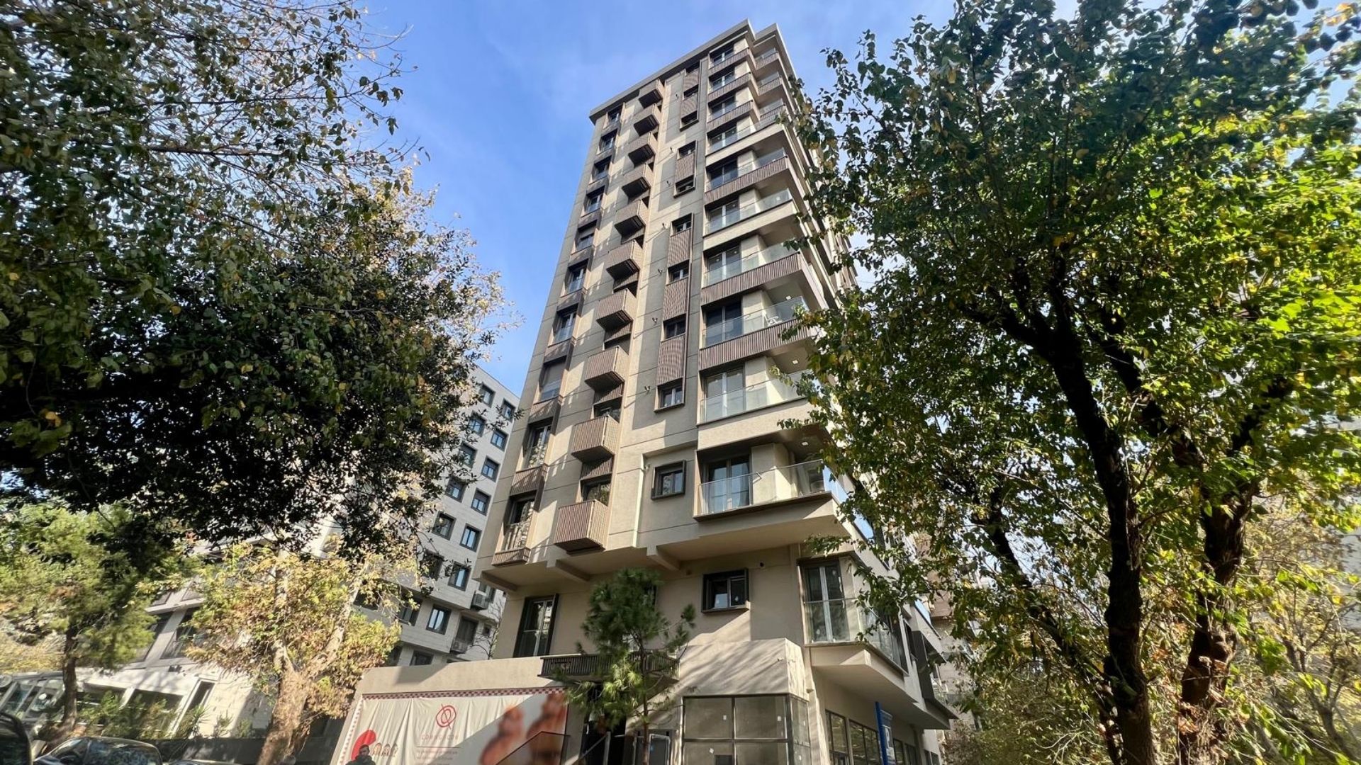 Saskinbakkal_Sahilde_77m2_Net_Balkonlu_Sifir_2+1_Kose_Daire