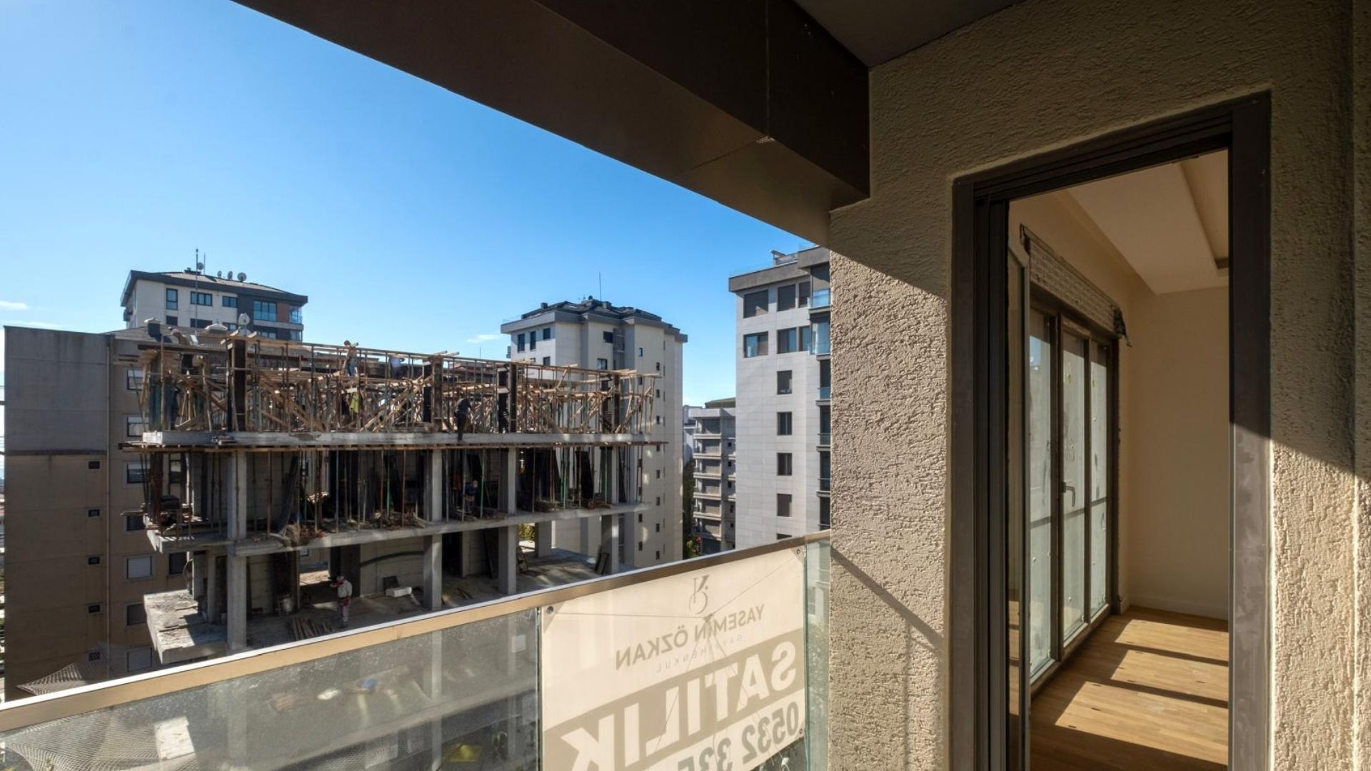 Saskinbakkal_Sahilde_Balkonlu_Ultra_Lux_Sifir_2+1 (17)