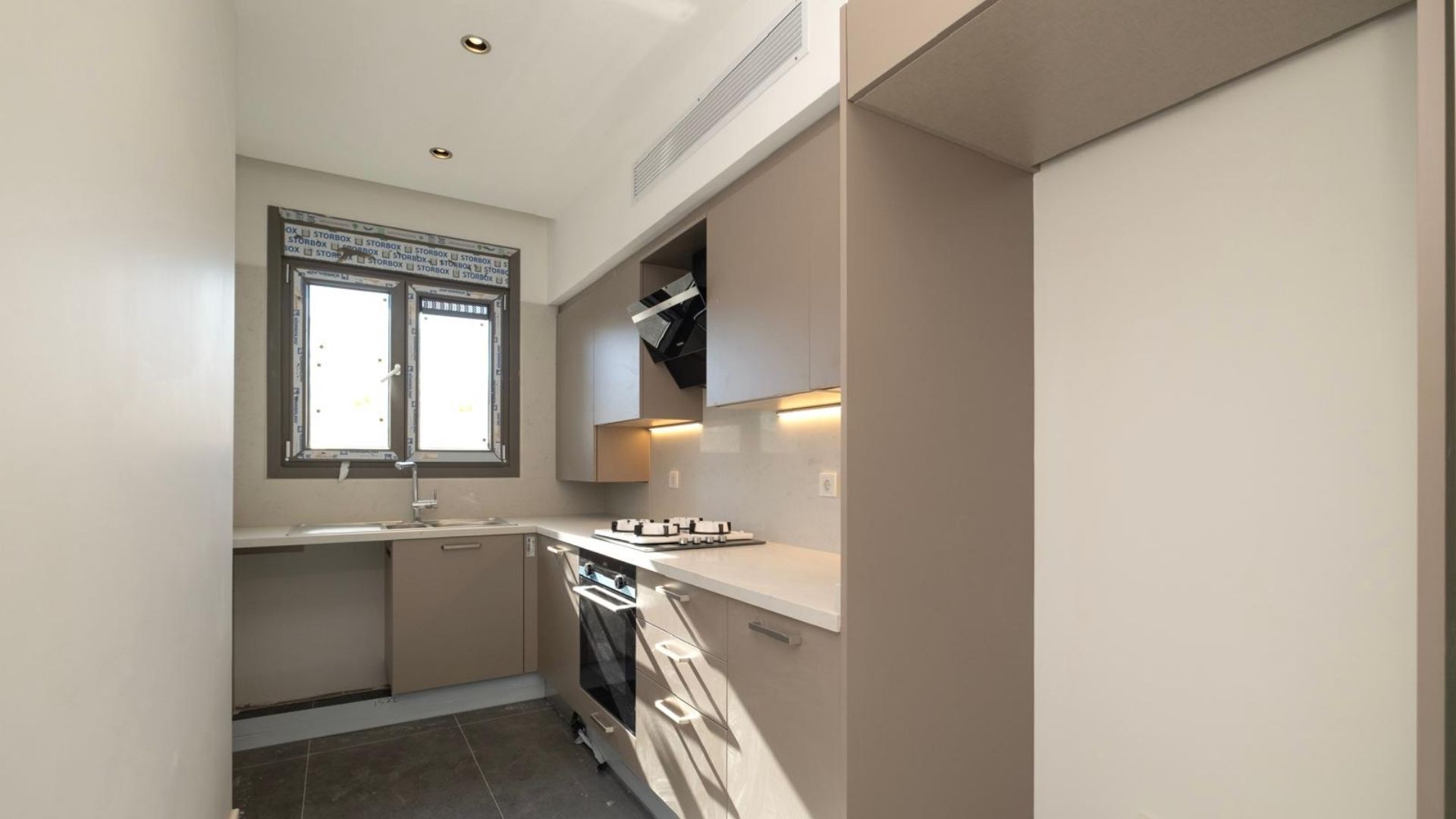 Saskinbakkal_Sahilde_Balkonlu_Ultra_Lux_Sifir_2+1 (18)