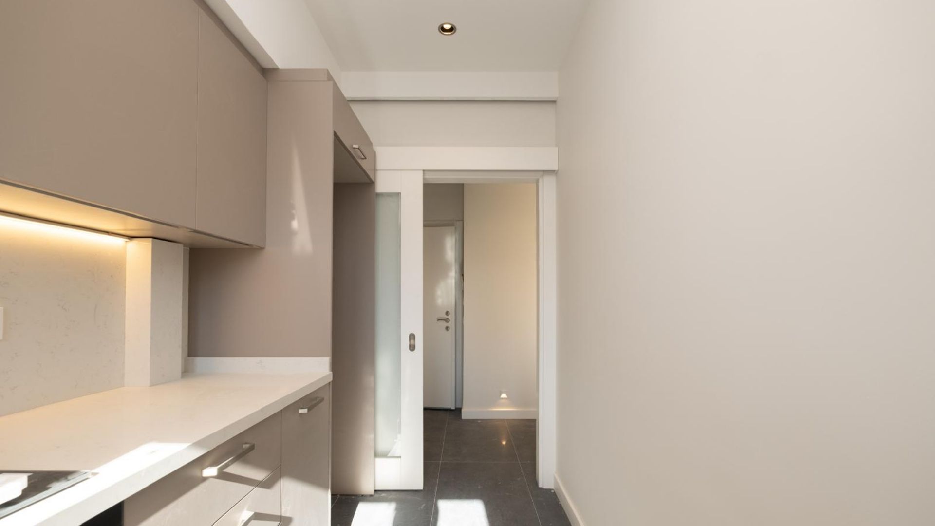 Saskinbakkal_Sahilde_Balkonlu_Ultra_Lux_Sifir_2+1 (19)