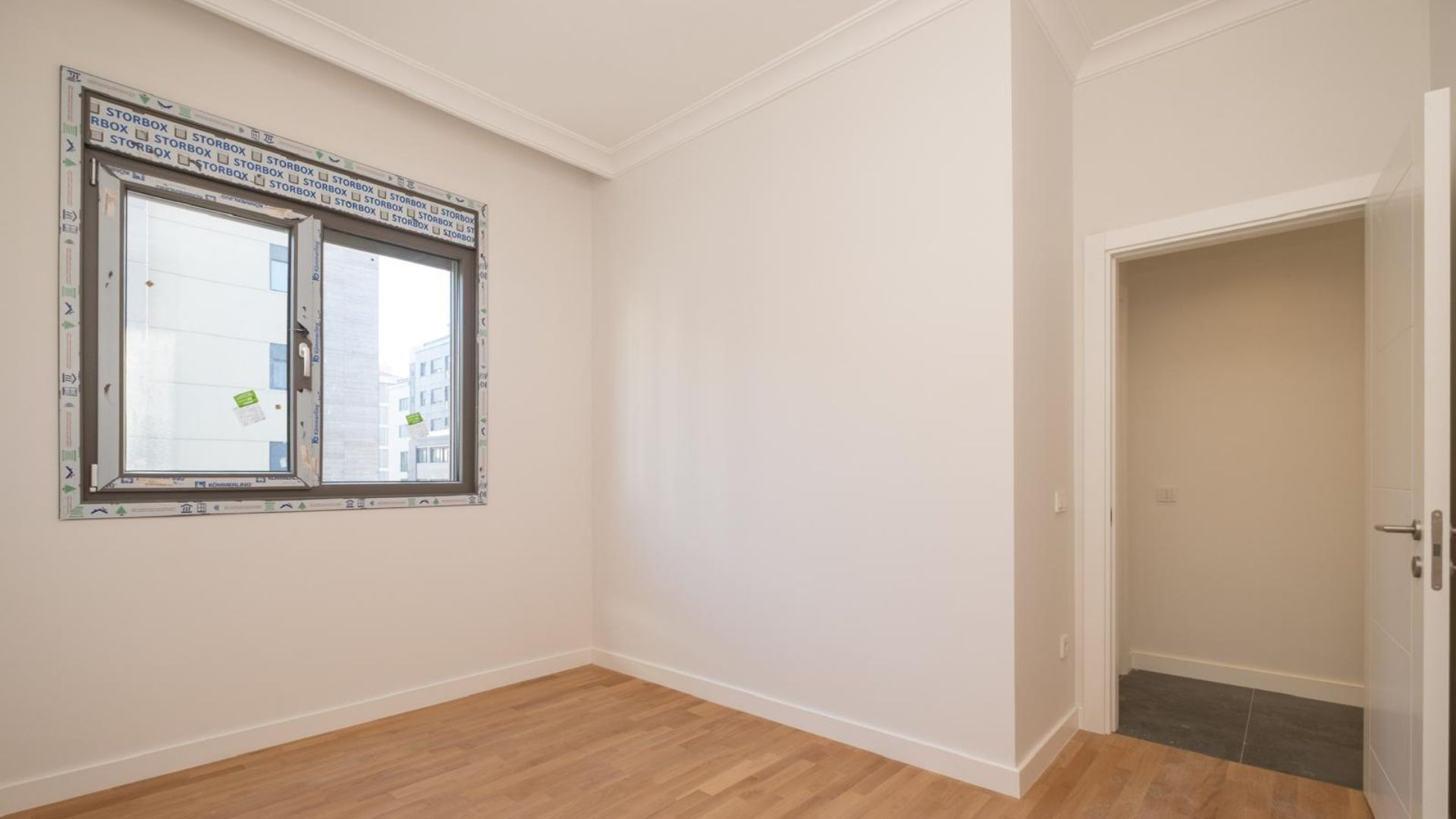 Saskinbakkal_Sahilde_Balkonlu_Ultra_Lux_Sifir_2+1 (22)