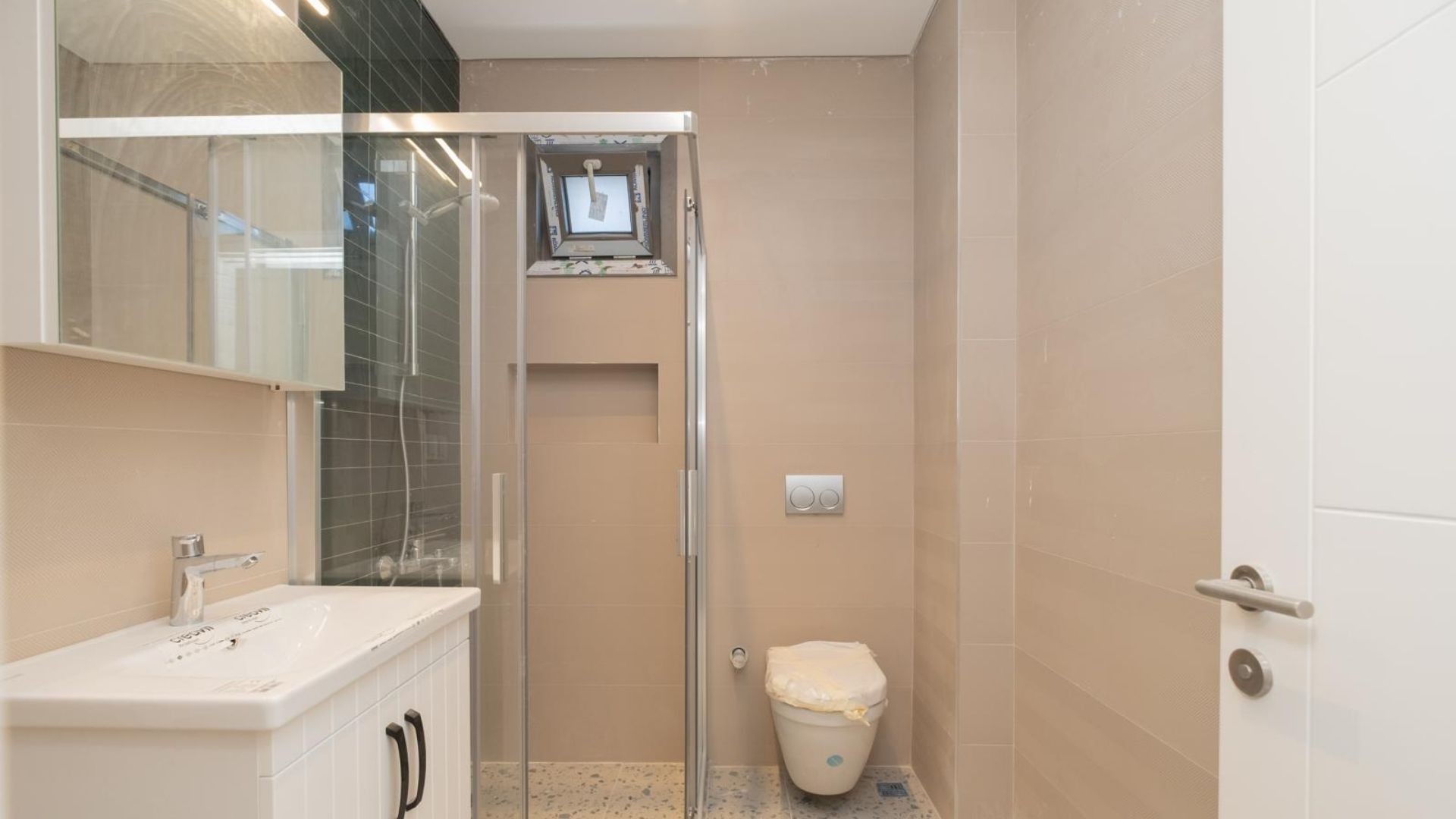 Saskinbakkal_Sahilde_Balkonlu_Ultra_Lux_Sifir_2+1 (34)