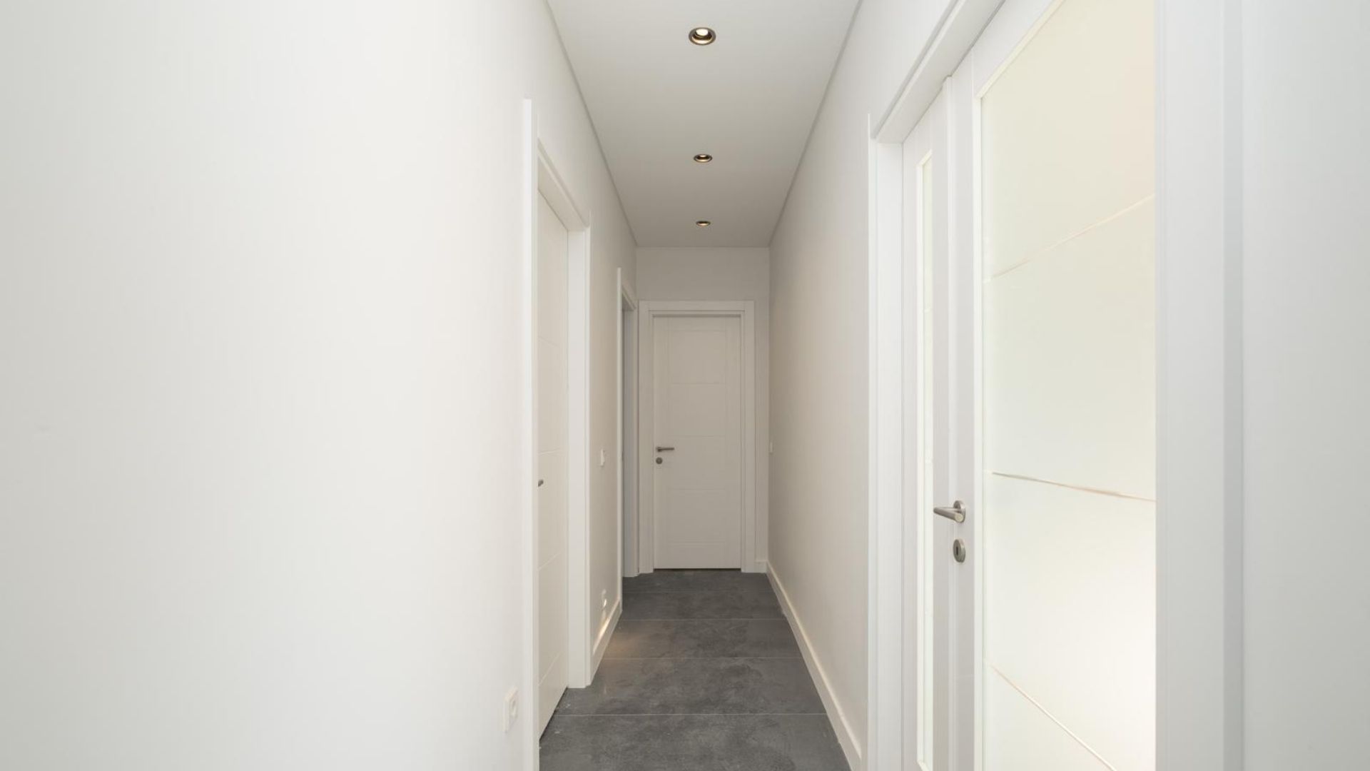 Saskinbakkal_Sahilde_Balkonlu_Ultra_Lux_Sifir_2+1 (39)